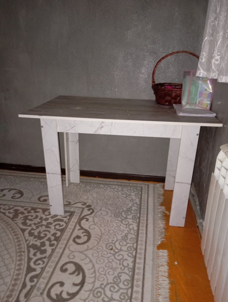 Срочно продается стол 2 штуки