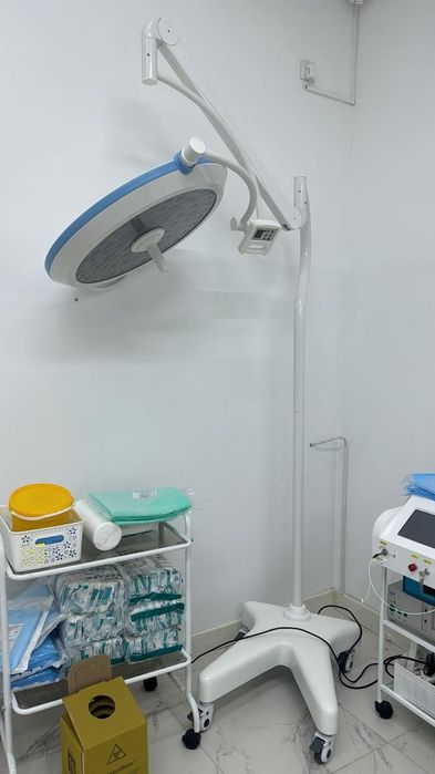 операционная лампа, операционный стол