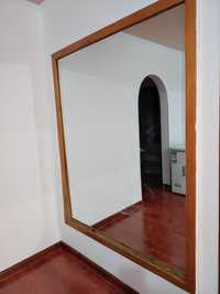 Зеркало с деревянной рамкой