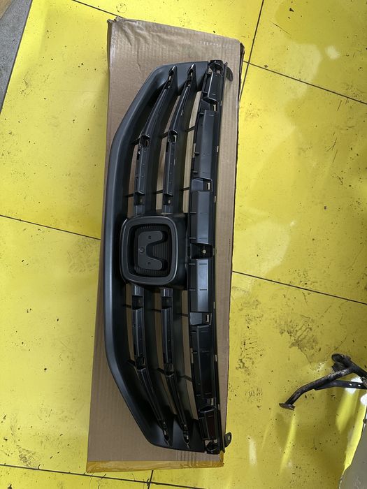 Решетка радиатора Honda Accord 9