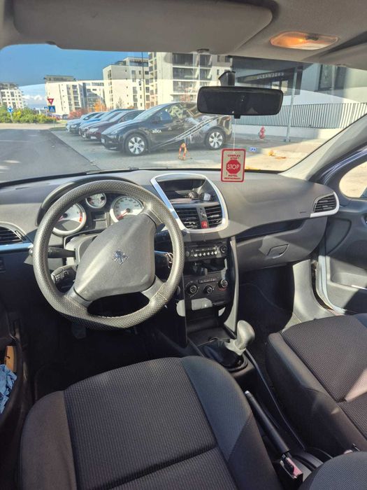 Proprietar vând Peugeot 207 1.4 HDI.