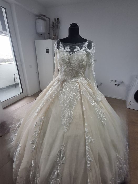 Vand rochie de mireasa
