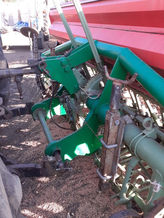 Vând semănătoare pe discuri 4m