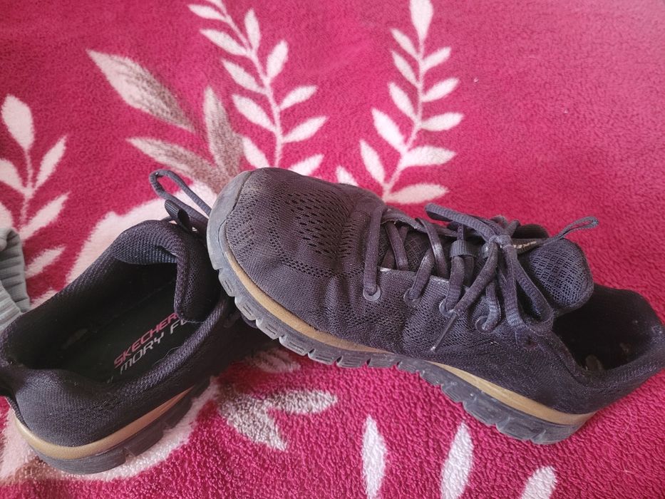 Adidasi uzati dar buni