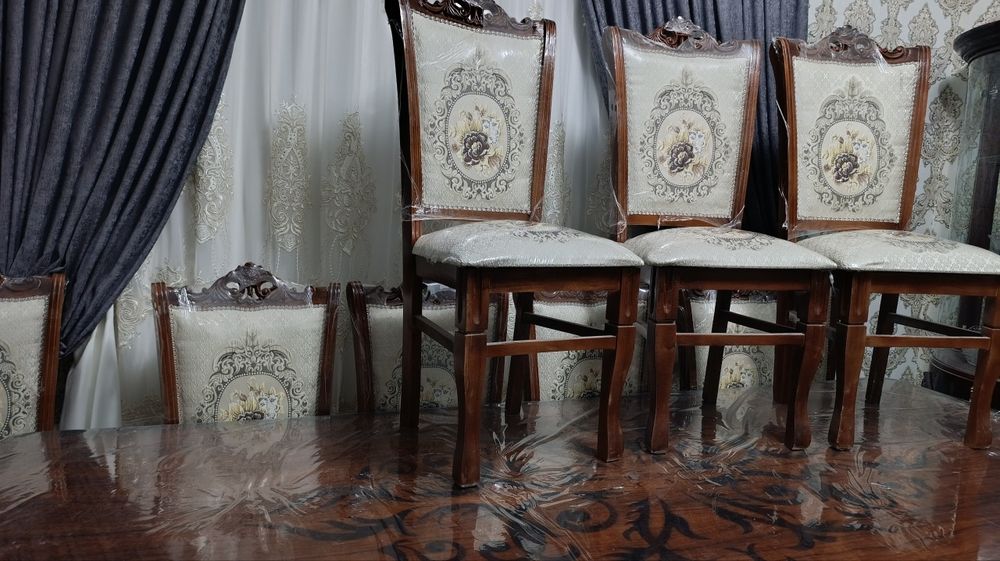 Stol stul sotiladi 12 kishiliy