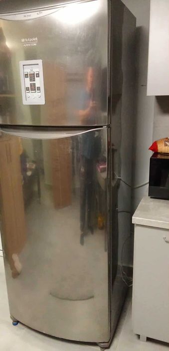 Продавам хладилник с горен фризер NO FROST HOTPOINT NMTP 1912