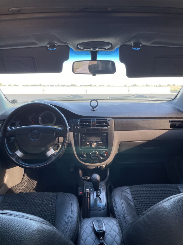 Lasetti 1.6 sotiladi