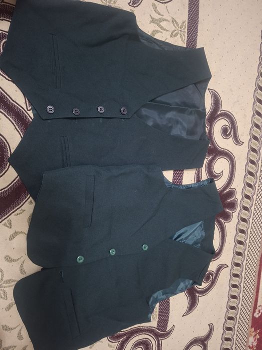 Отдам  бесплатно жакет темно-зеленого цвета для мальчиков 9-12 лет