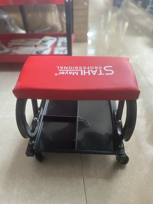 Работен стол с рафт за инструменти Stahlmayer до 150 кг