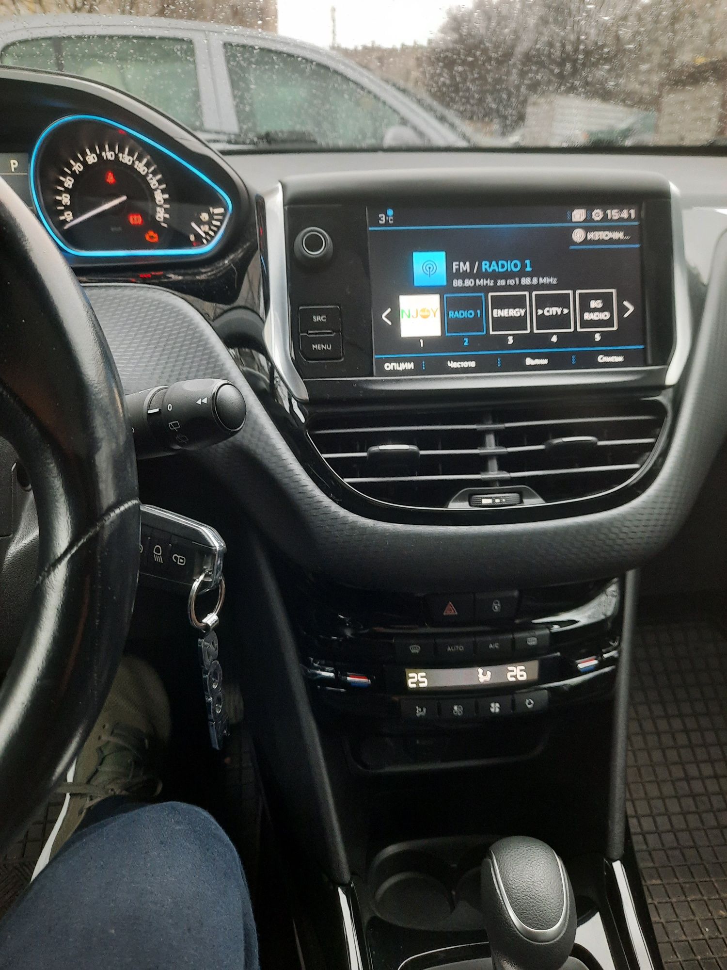 Автомобил Пежо 2008