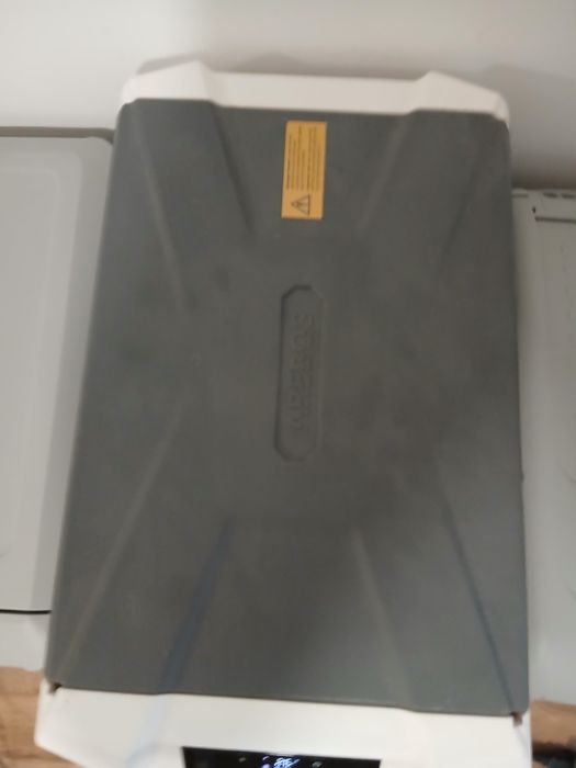 Мобилен хладилник фризер на 12/24/220 волта