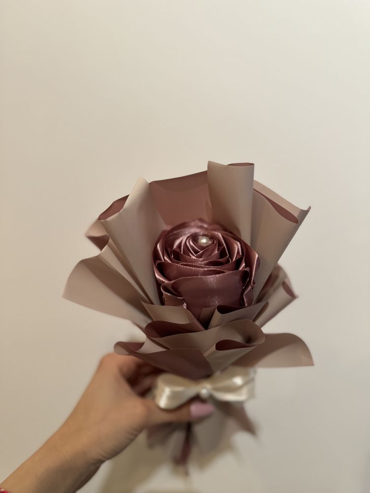 Мини букетче със сатенена роза