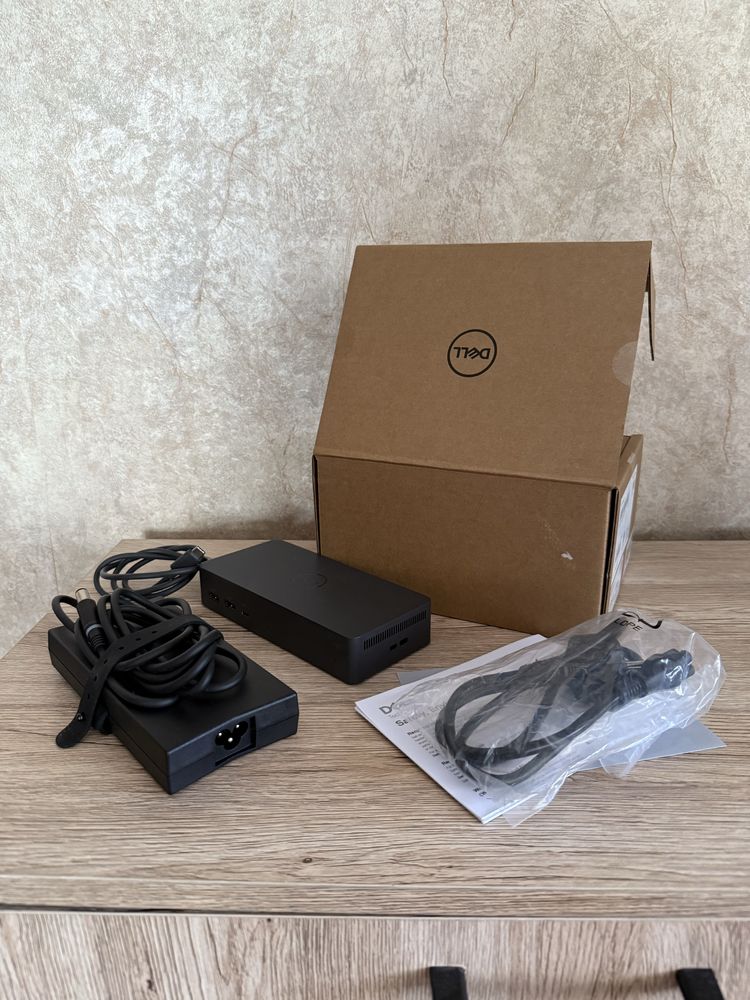 Докинг станция Dell Universal Dock UD22-210-BEYV- с гаранция