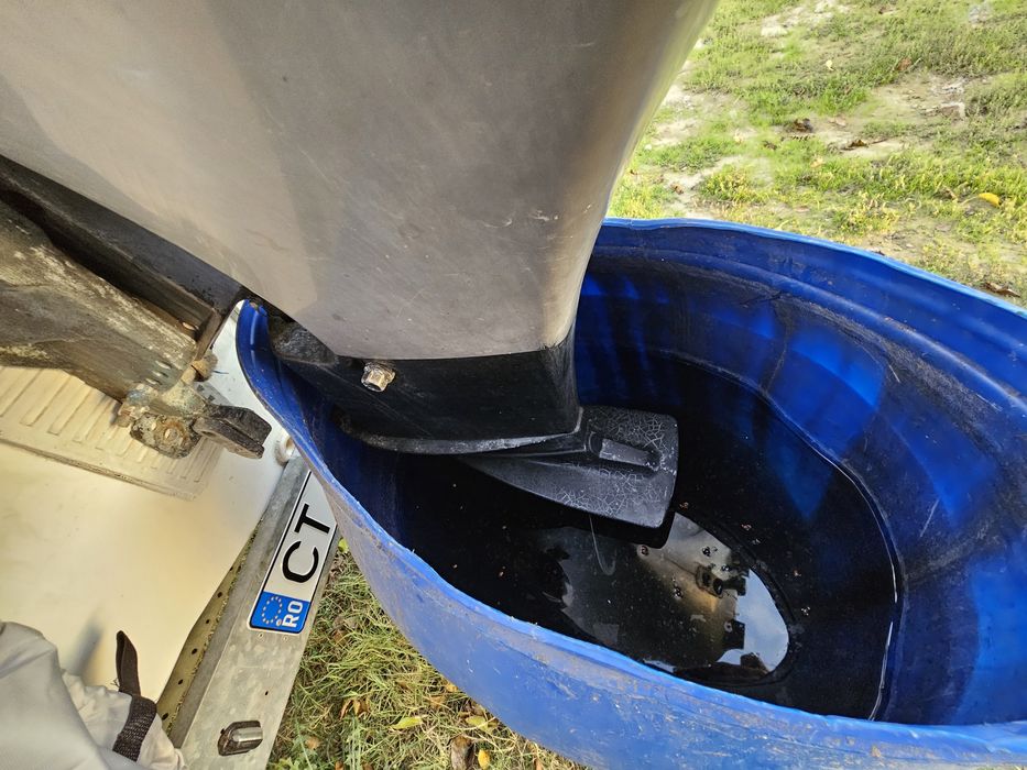 Vând motor Mariner 25 cp