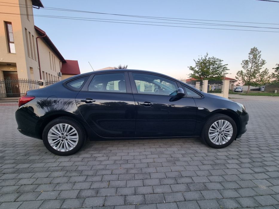 Opel astra j sedan 1.7 diesel 110 cp navigatie mare