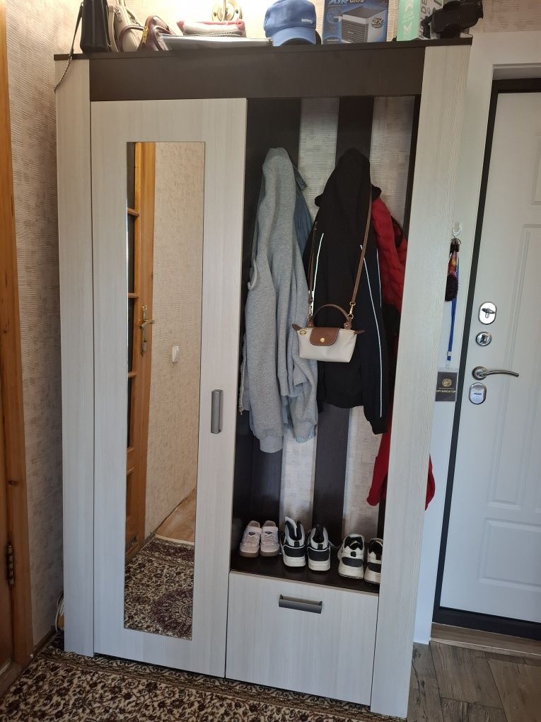 Продам прихожуюю