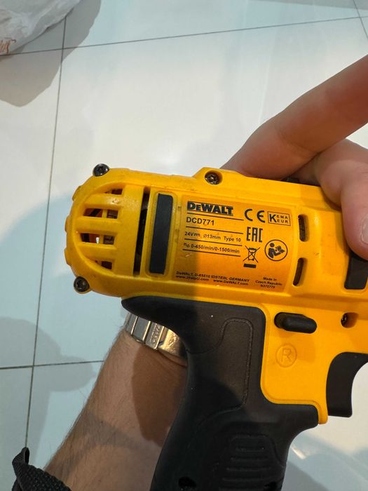 Винтоверт DeWalt DCD771 с 2 батерии