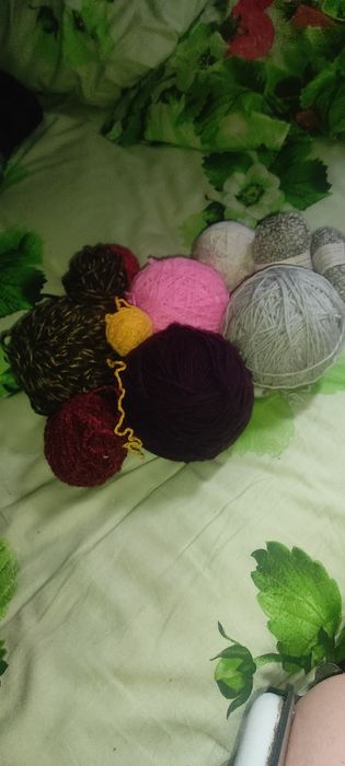 Продам вязальные нитки