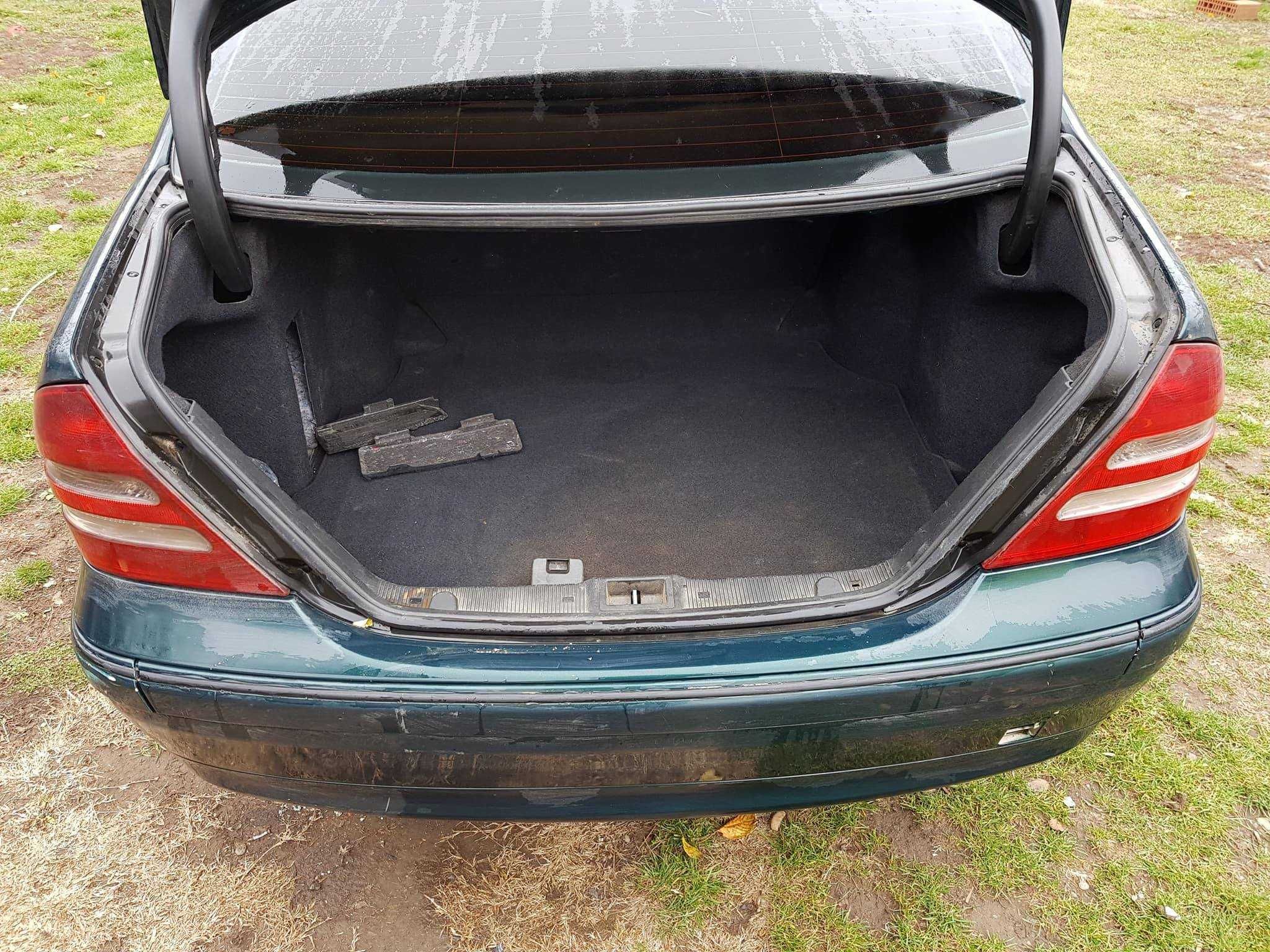 Faruri din dezmembrari Mercedes W203 C220cdi cod611 An.2003