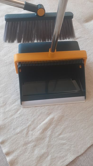 Веник с совком и расчёской для удаления мусора