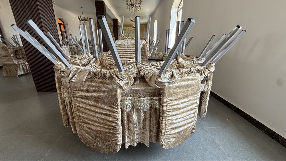 Стол орындығымен сатылады