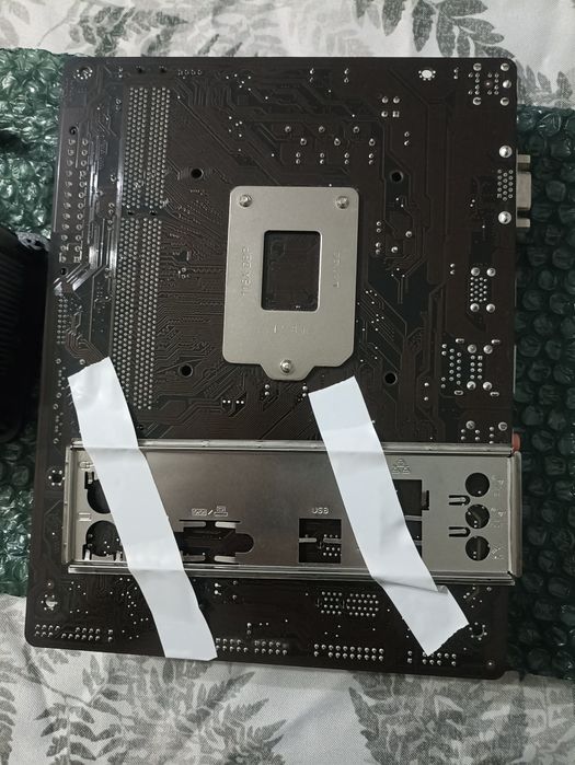 Pachet componente PC – placă de bază, procesor, memorie RAM și cooler