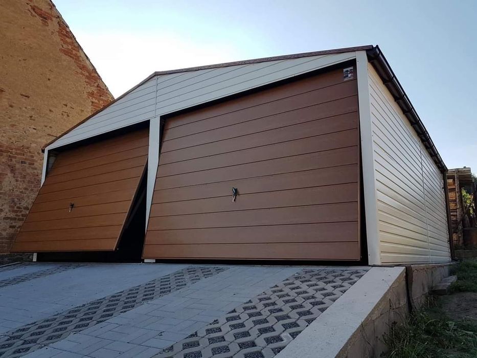 Garaj pe structura metalica si panouri sandwich