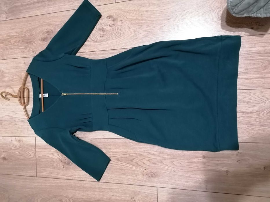 Вталена дамска рокля