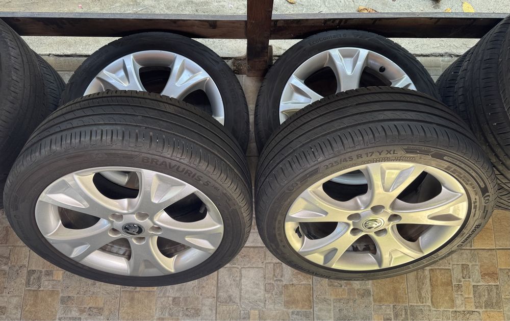 Jante R17 Originale Skoda Anvelope 225/45 Foarte bune