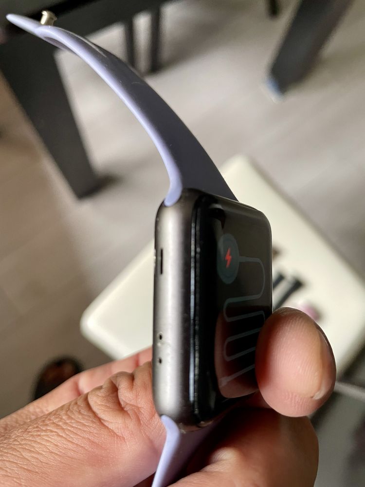 Apple Watch-series 3/42mm(не зарежда)