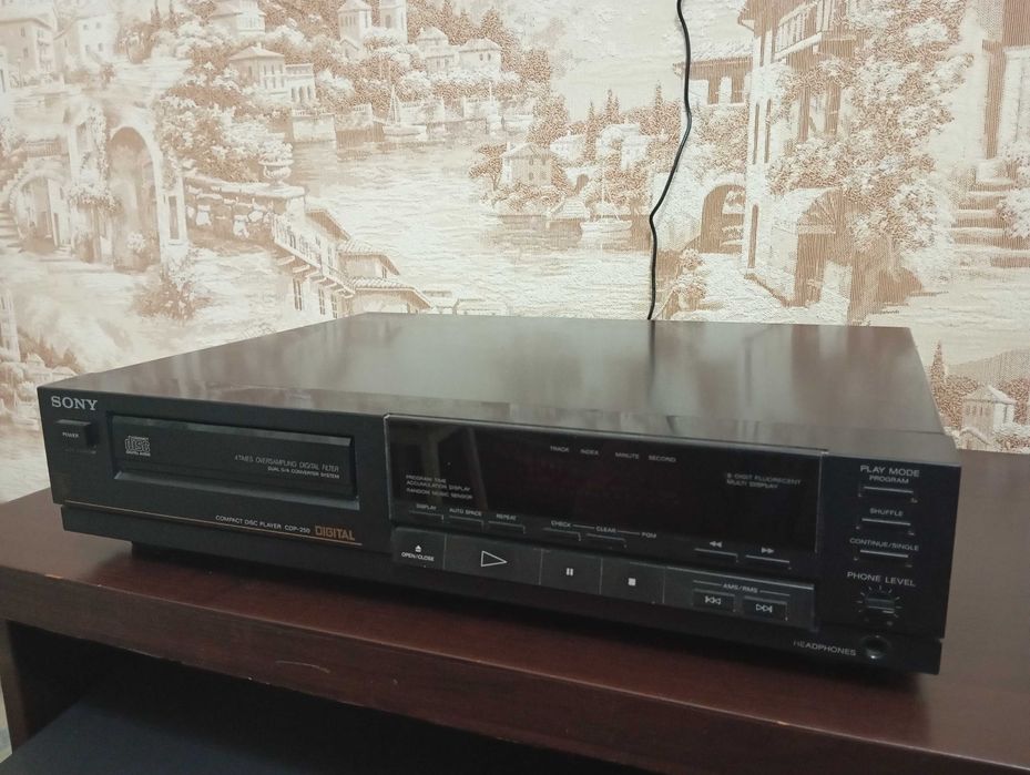 Продам проигрыватель СД дисков SONY model CDP-250.