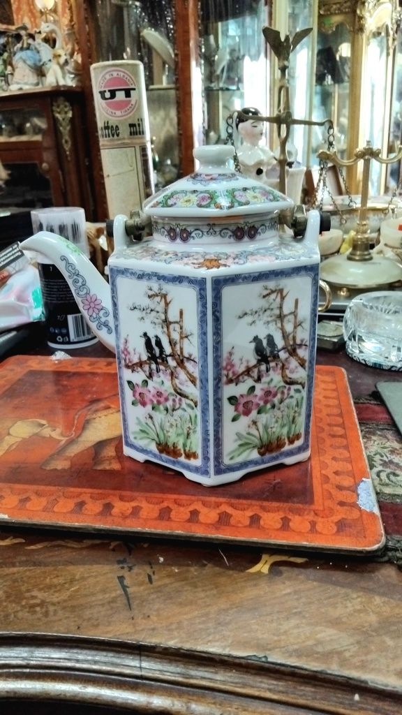 Винтидж японски порцеланов чайник!