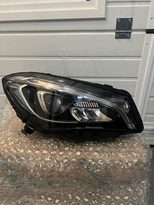 Десен LED фар за Mercedes CLA w117