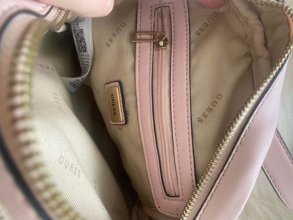 Продавам чанта на Guess!