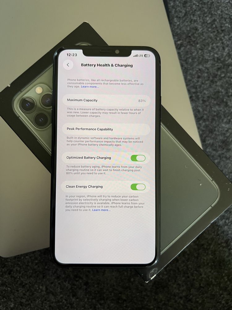 iPhone 11 pro max 83%