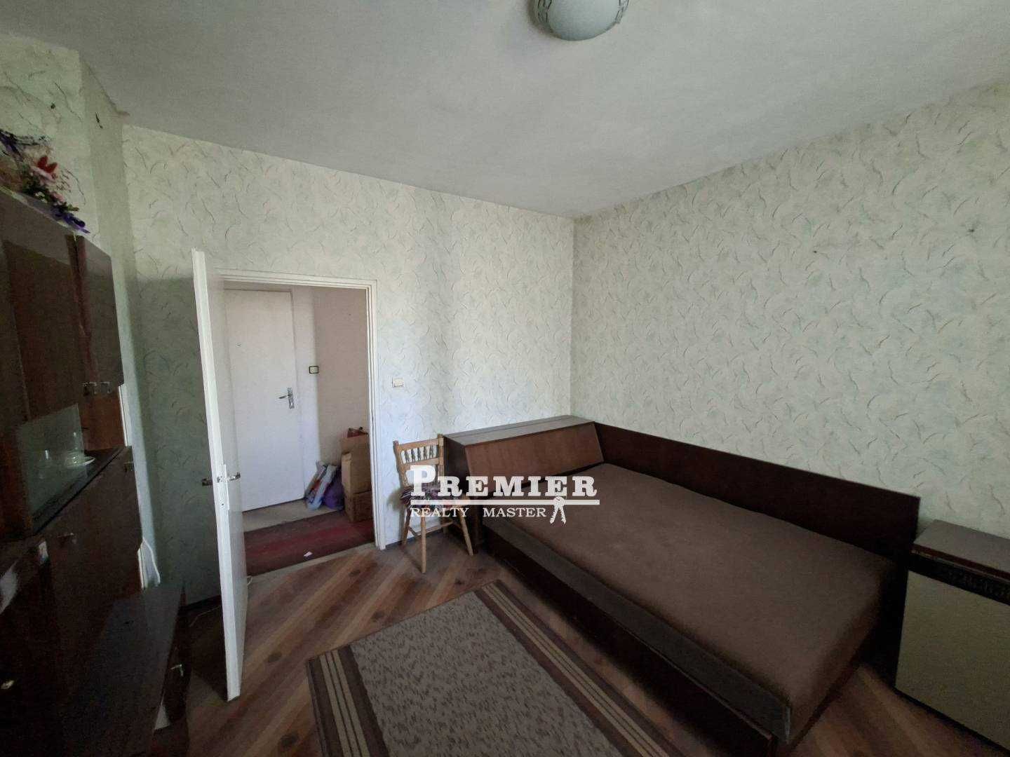 Продава се двустаен апартамент в жилищна сграда в Бургас