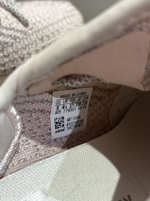 Adidasi yeezy in stare foarte buna
