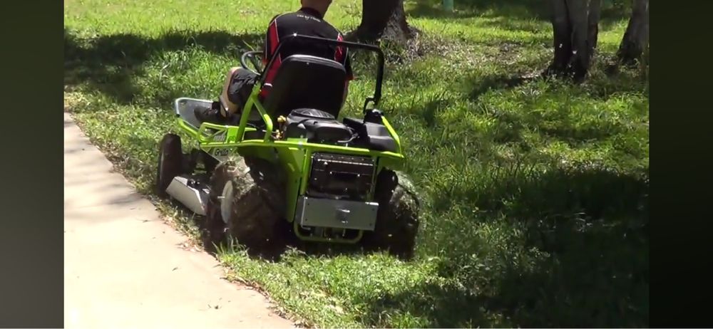 Servicii de cosire,curățare, defrișare  vegetatie terenuri.