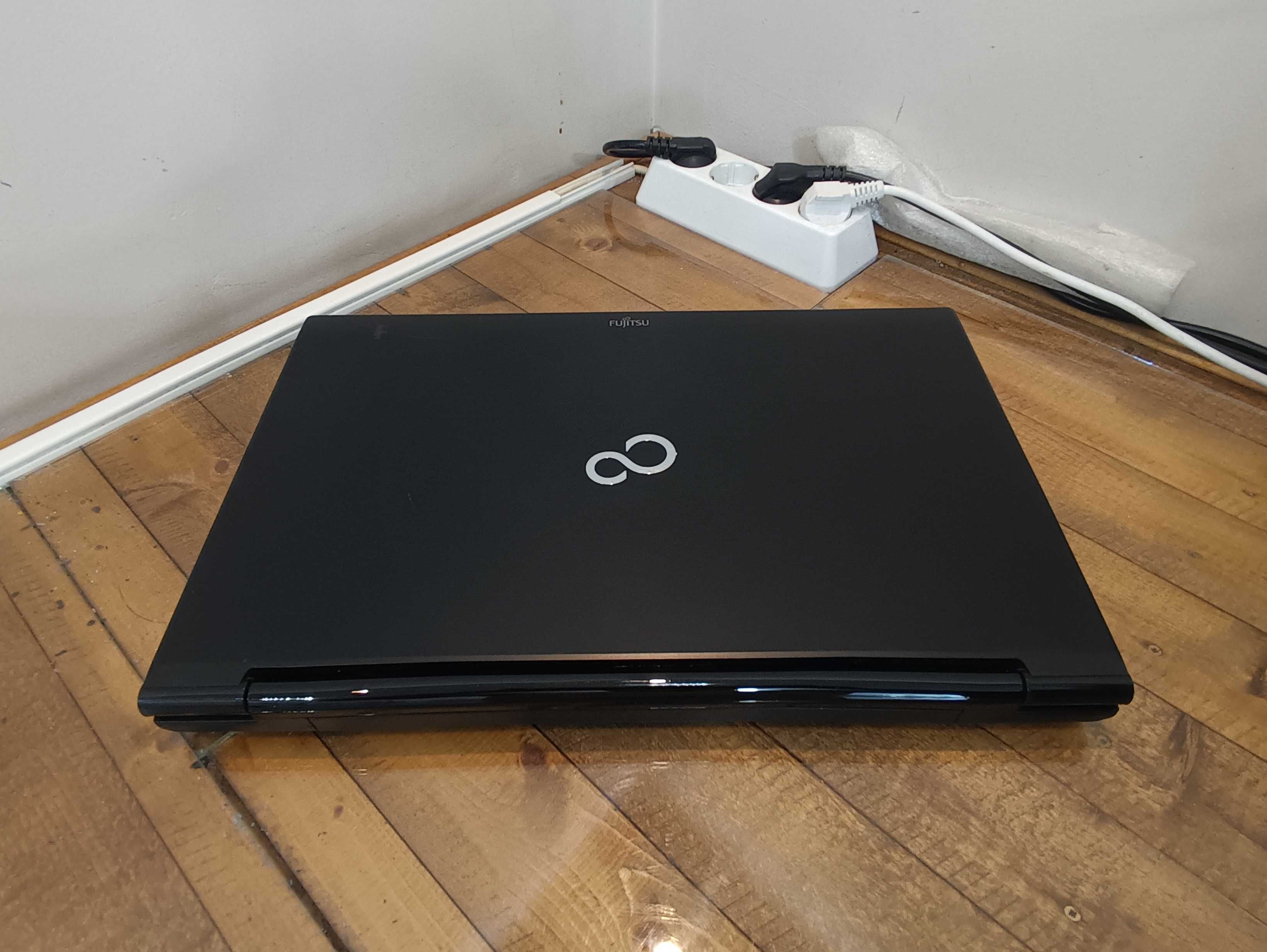 Лаптоп Fujitsu LifeBook NH532 - i7 3520
