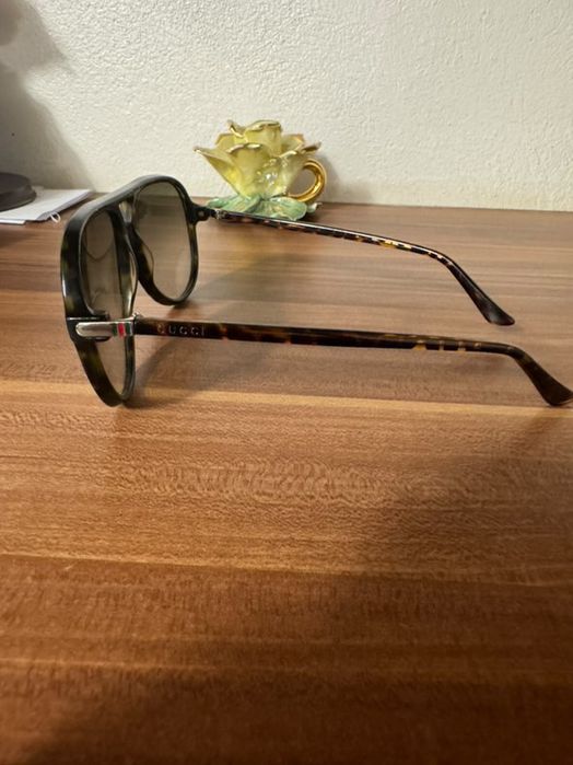Vand ochelari de soare Gucci