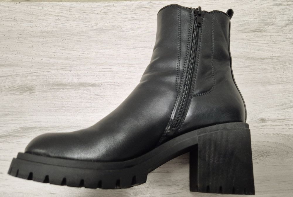 Vând Ghete dama la SuperOferta