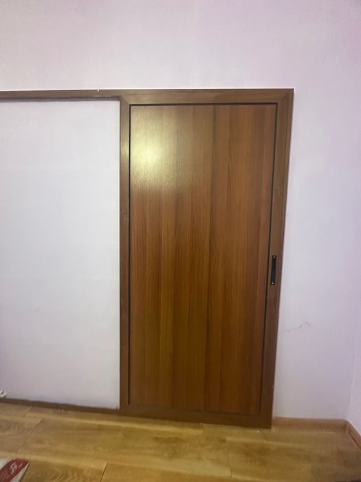 Плъзгаща интериорна врата