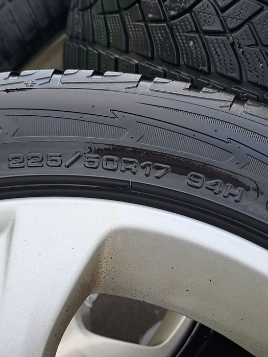 Roți aliaj BMW(X1) 17"cu anvelope iarnă 225/50R17 94H, stare excelentă