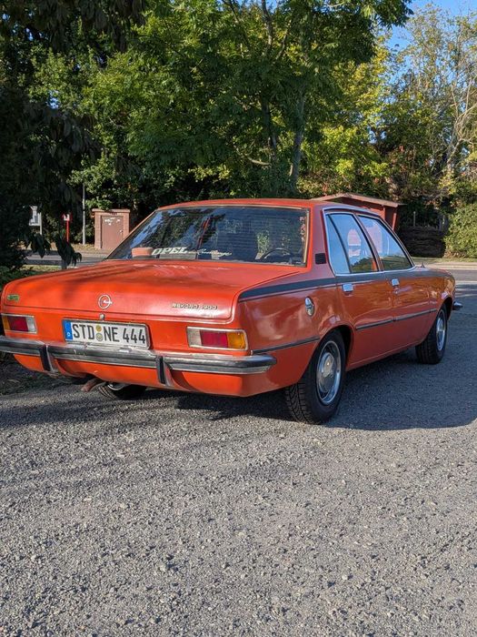Opel Rekord D (1974) – Restaurat complet, 2.0 benzină, stare excelentă