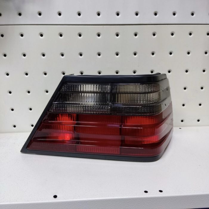 Задний стоп фара на 124