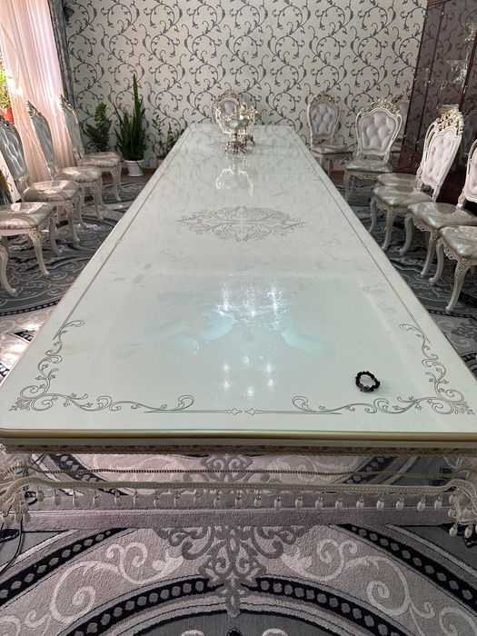 Стол и стулья 22 штуки