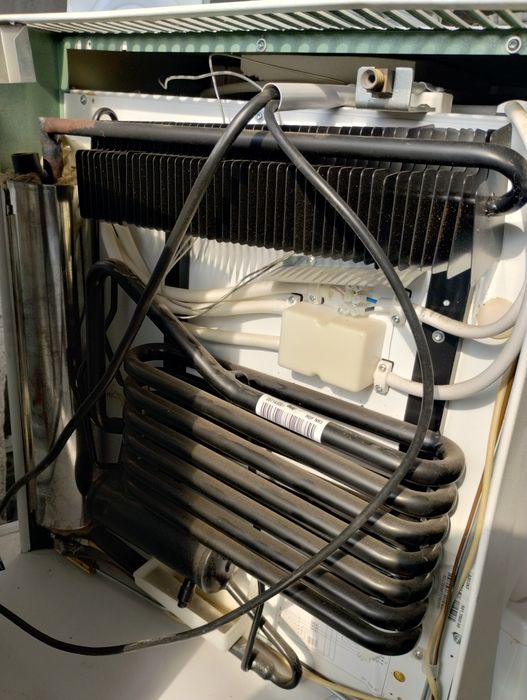 Хладилник за каравана или кемпер 12/220 и газ  BERGER