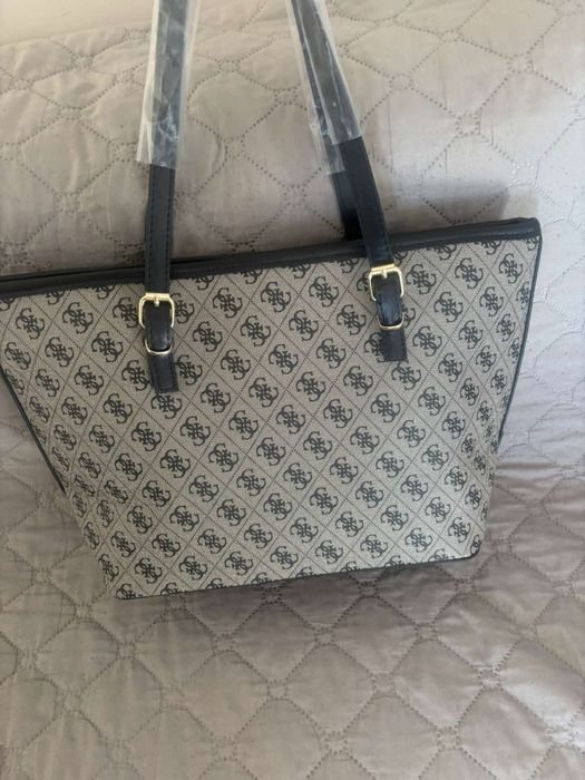 Дамска чанта Guess