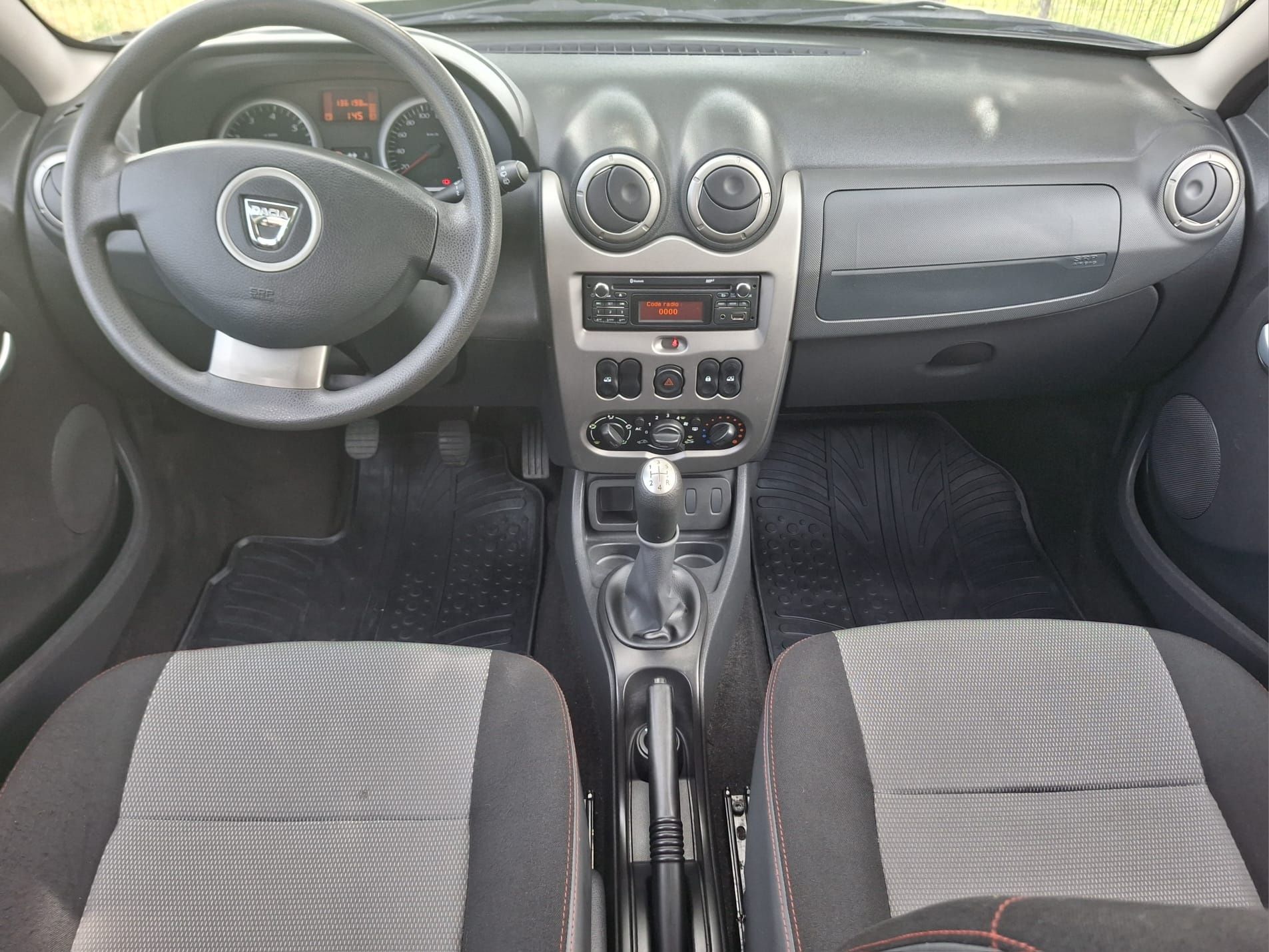 Dacia Duster Prestige  model 2014 1.6 benzina 105 CP  130.000 km