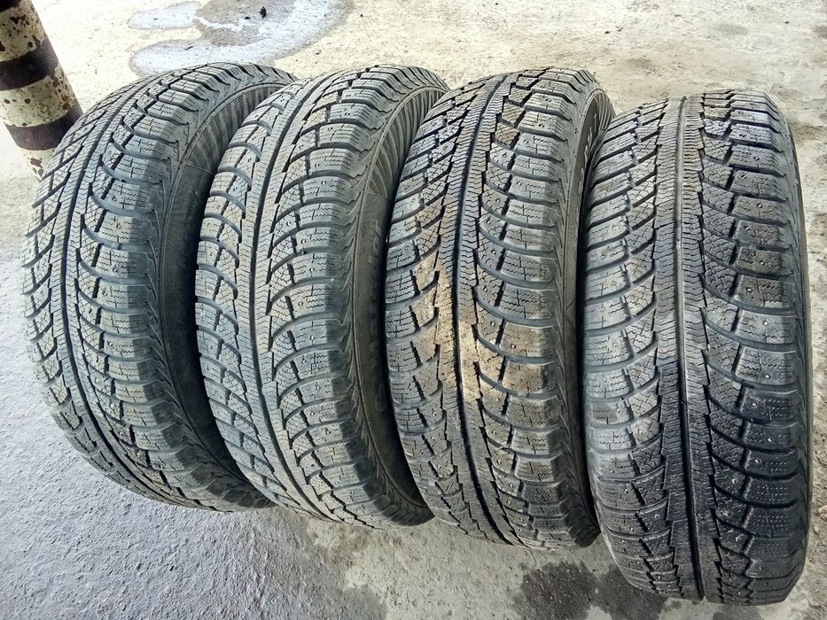 Продам зимнюю резину в хорошем состоянии 235,70, 16